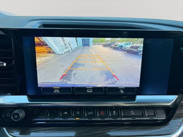 2022 Chevrolet Silverado 1500 4WD Crew Cab Standard Bed LT