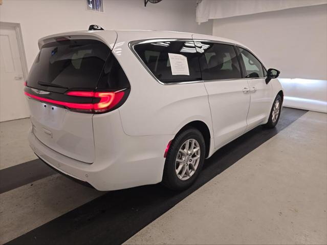 2024 Chrysler Pacifica Touring