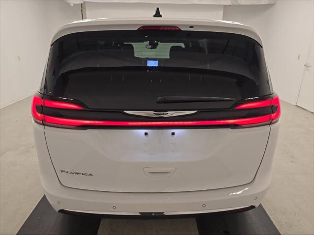 2024 Chrysler Pacifica Touring