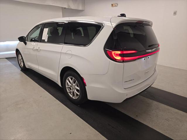 2024 Chrysler Pacifica Touring