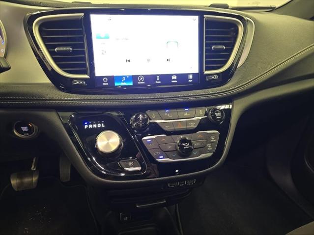2024 Chrysler Pacifica Touring