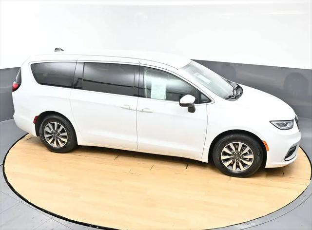 2023 Chrysler Pacifica Hybrid Touring L