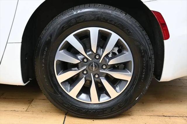 2023 Chrysler Pacifica Hybrid Touring L