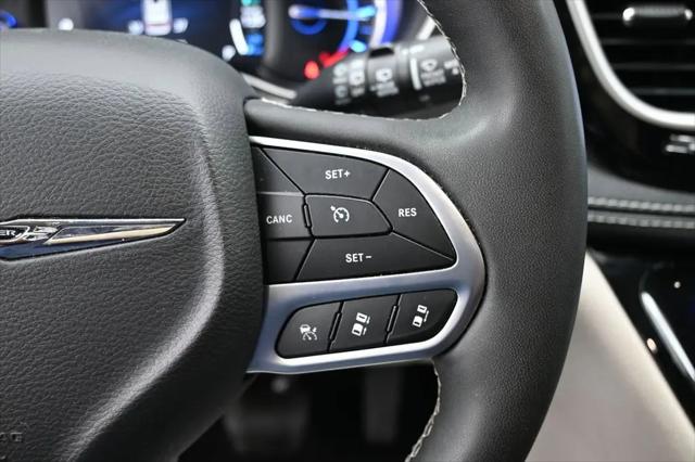 2023 Chrysler Pacifica Hybrid Touring L