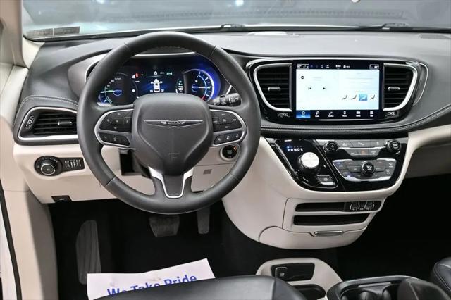 2023 Chrysler Pacifica Hybrid Touring L