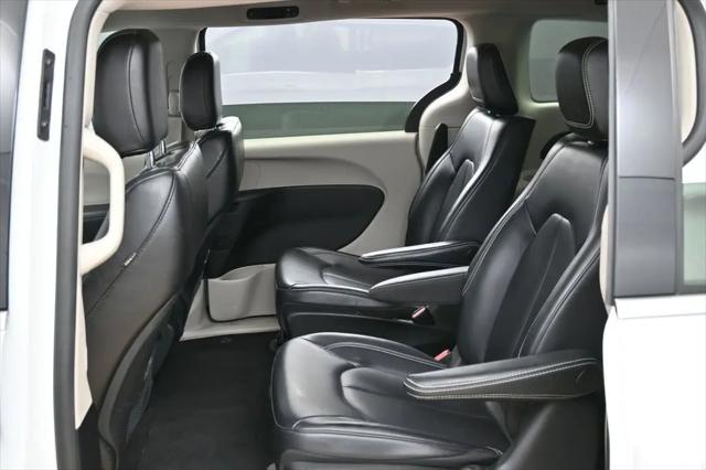 2023 Chrysler Pacifica Hybrid Touring L