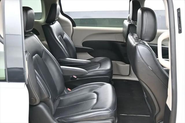 2023 Chrysler Pacifica Hybrid Touring L