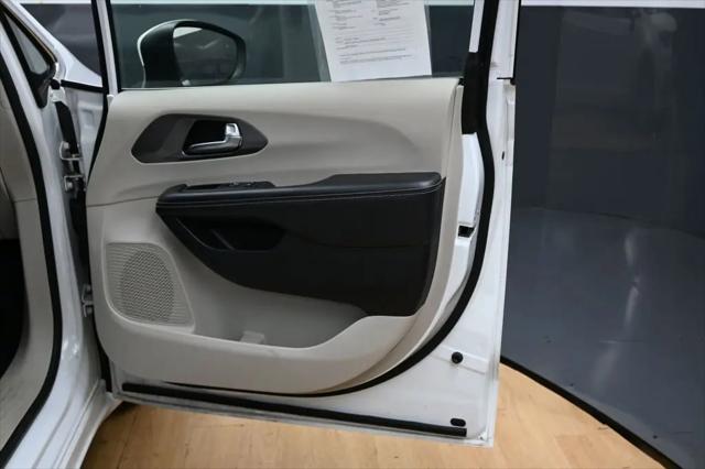 2023 Chrysler Pacifica Hybrid Touring L