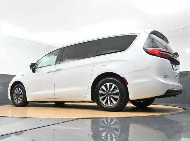 2023 Chrysler Pacifica Hybrid Touring L