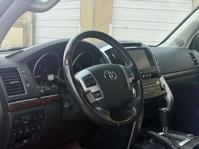 2015 Toyota Land Cruiser V8