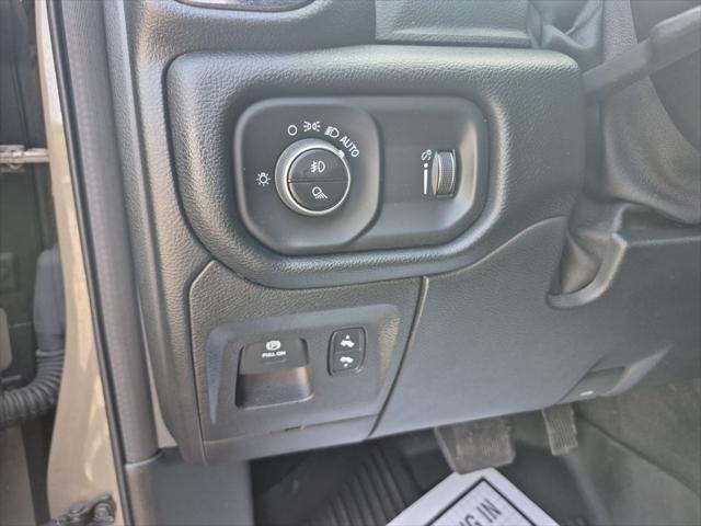 2020 Ram 1500 Big Horn Crew Cab 4x4 5'7" Box
