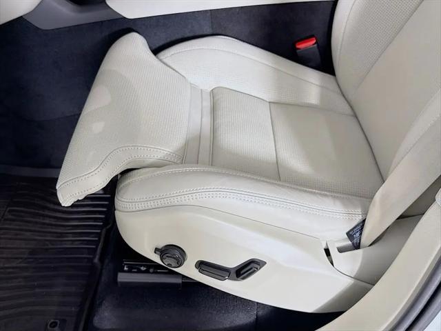 2026 Volvo XC90 Plug-In Hybrid Ultra, T8 AWD, Electric/Gasoline, Bright, 7 Seats