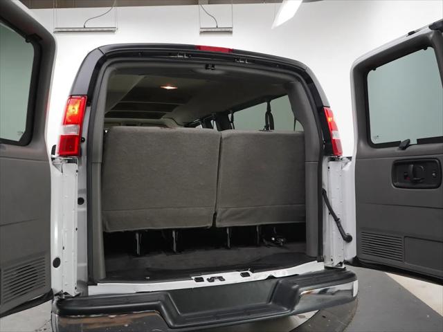 2025 Chevrolet Express Passenger RWD 3500 Extended Wheelbase LT