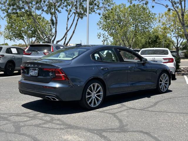 2021 Volvo S60 T6 Momentum