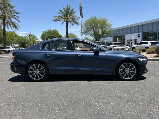 2021 Volvo S60 T6 Momentum
