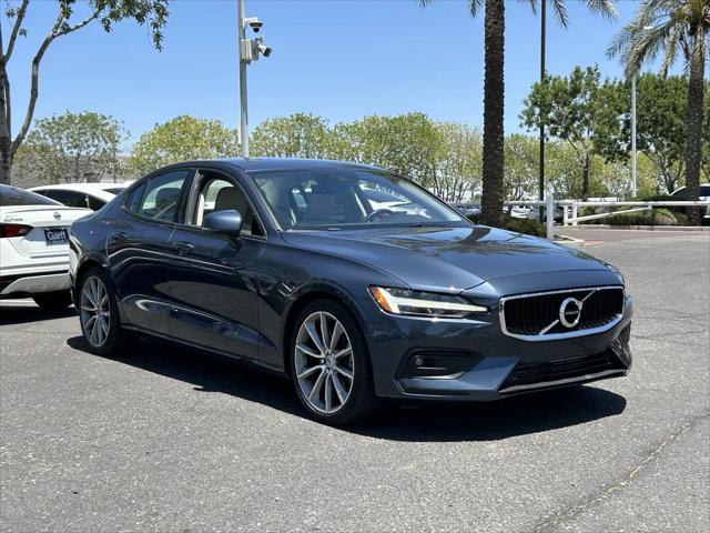 2021 Volvo S60 T6 Momentum
