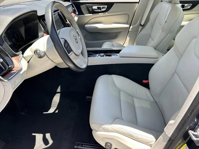 2021 Volvo S60 T6 Momentum