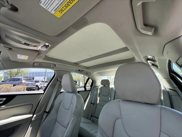 2021 Volvo S60 T6 Momentum
