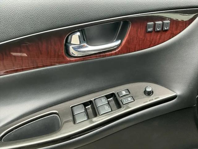 2017 INFINITI QX50 Standard