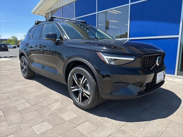 2026 Volvo XC40 Core, B5 AWD Gas (mild hybrid), Dark
