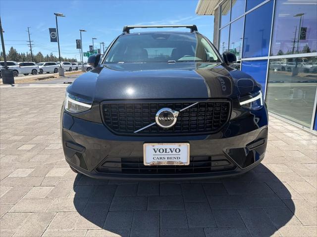 2026 Volvo XC40 Core, B5 AWD Gas (mild hybrid), Dark