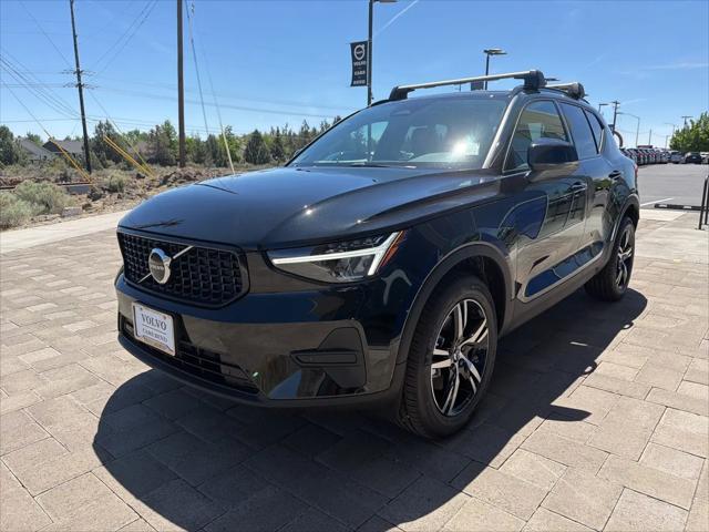 2026 Volvo XC40 Core, B5 AWD Gas (mild hybrid), Dark