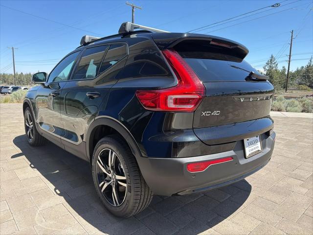 2026 Volvo XC40 Core, B5 AWD Gas (mild hybrid), Dark