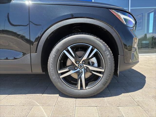 2026 Volvo XC40 Core, B5 AWD Gas (mild hybrid), Dark