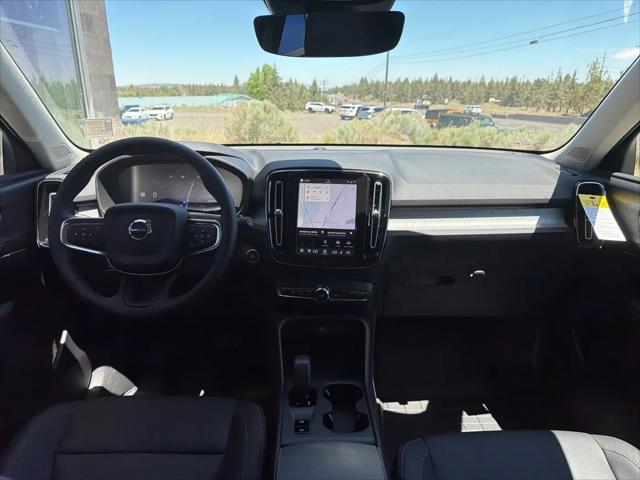 2026 Volvo XC40 Core, B5 AWD Gas (mild hybrid), Dark