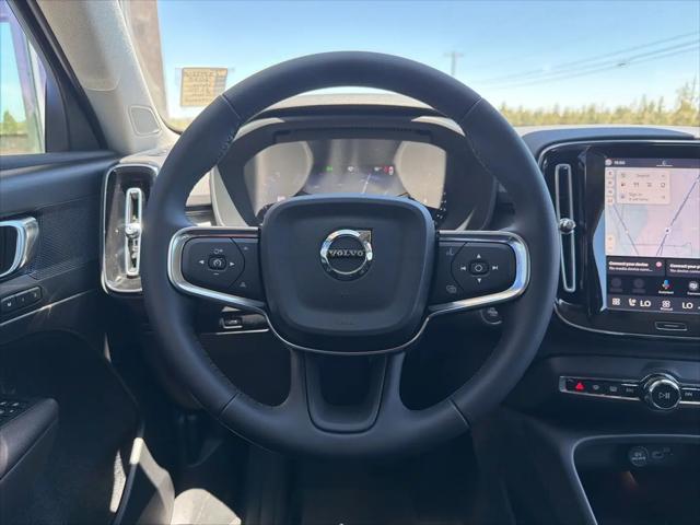 2026 Volvo XC40 Core, B5 AWD Gas (mild hybrid), Dark