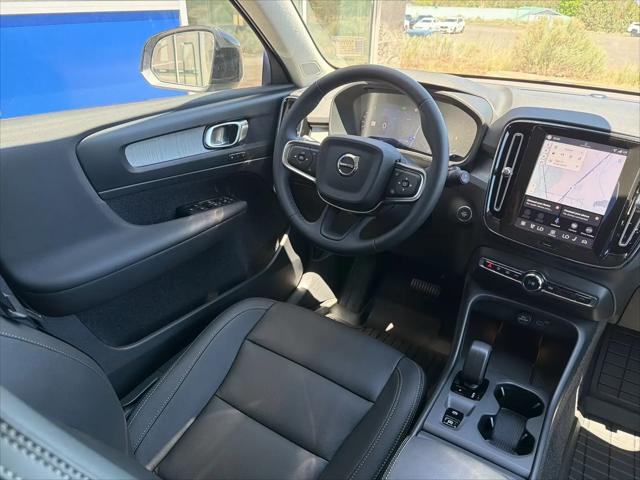 2026 Volvo XC40 Core, B5 AWD Gas (mild hybrid), Dark
