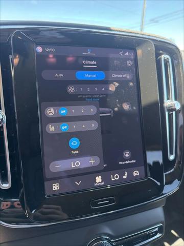 2026 Volvo XC40 Core, B5 AWD Gas (mild hybrid), Dark