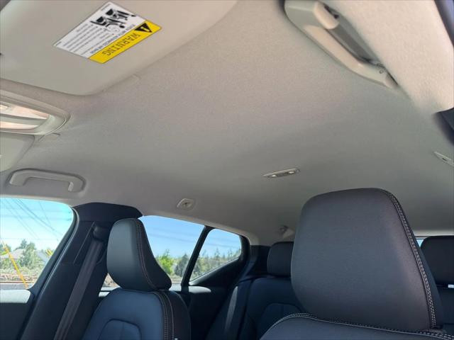 2026 Volvo XC40 Core, B5 AWD Gas (mild hybrid), Dark