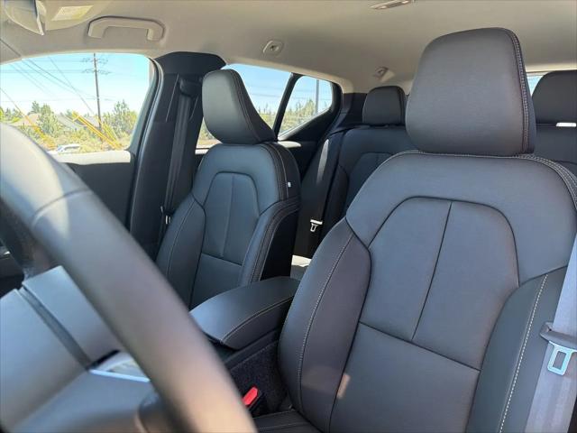 2026 Volvo XC40 Core, B5 AWD Gas (mild hybrid), Dark