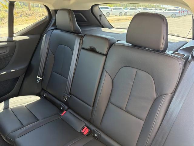 2026 Volvo XC40 Core, B5 AWD Gas (mild hybrid), Dark