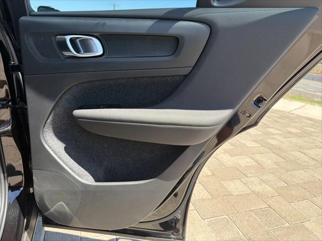 2026 Volvo XC40 Core, B5 AWD Gas (mild hybrid), Dark