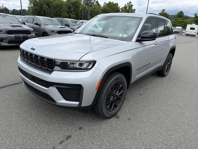 2026 Jeep Grand Cherokee GRAND CHEROKEE LAREDO ALTITUDE 4X4 2026 Jeep Grand Cherokee GRAND CHEROKEE LAREDO ALTITUDE 4X4