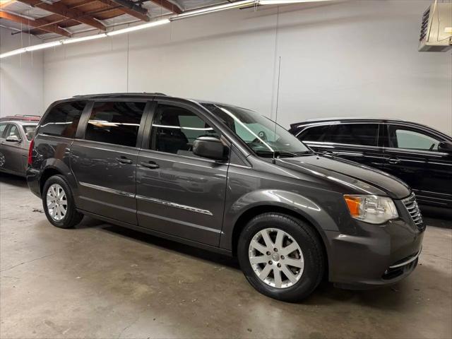 2016 Chrysler Town & Country Touring