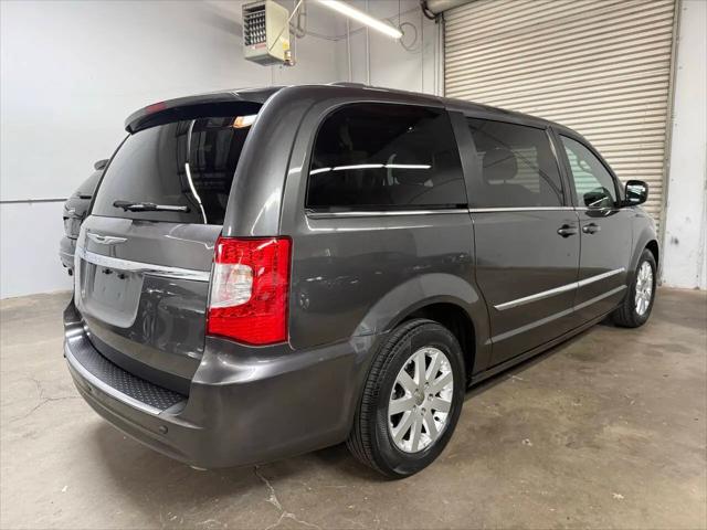 2016 Chrysler Town & Country Touring