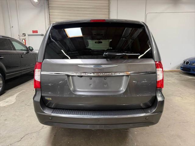 2016 Chrysler Town & Country Touring