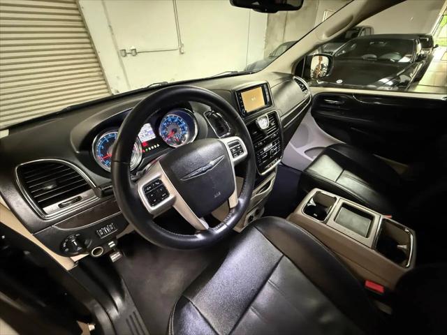 2016 Chrysler Town & Country Touring