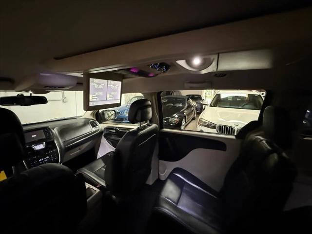 2016 Chrysler Town & Country Touring