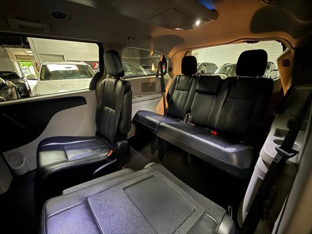 2016 Chrysler Town & Country Touring