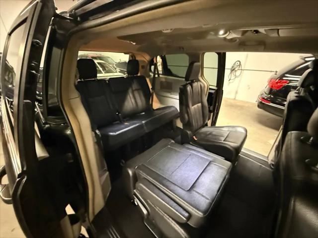 2016 Chrysler Town & Country Touring