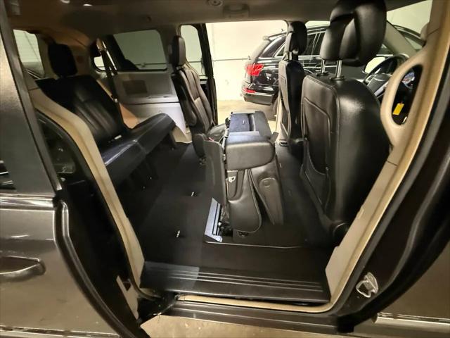 2016 Chrysler Town & Country Touring