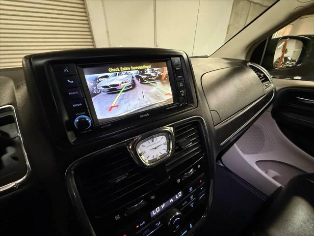 2016 Chrysler Town & Country Touring