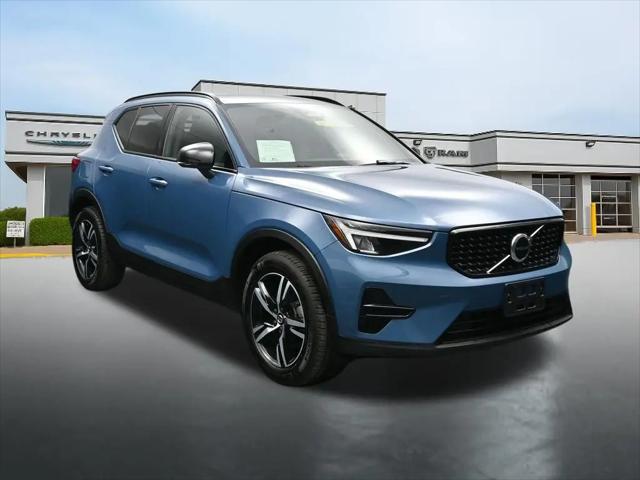 2024 Volvo XC40 Core