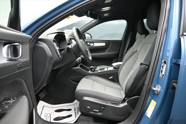 2024 Volvo XC40 Core
