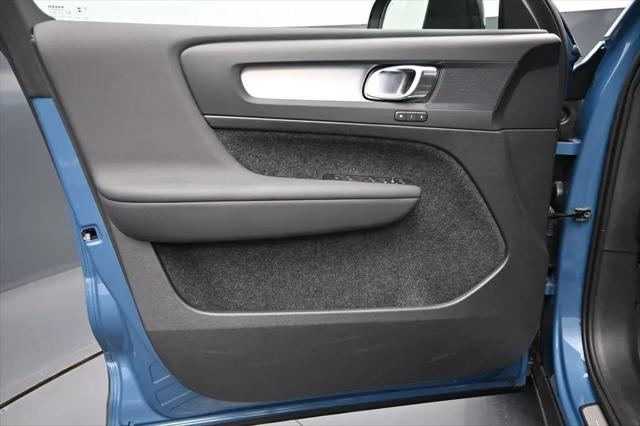 2024 Volvo XC40 Core