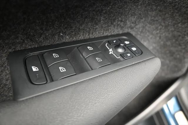 2024 Volvo XC40 Core